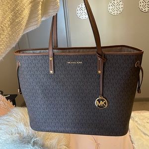 Michael Kors Jet Set Carryall Tote